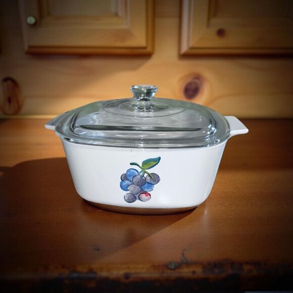 Vintage Corning Ware Corelle Grapes Fruit Basket Design 1.5 L Casserole Dish - Picture 1 of 11